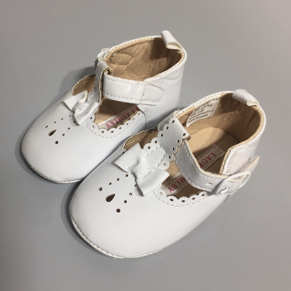 Laura Ashley patent baby‎ shoes